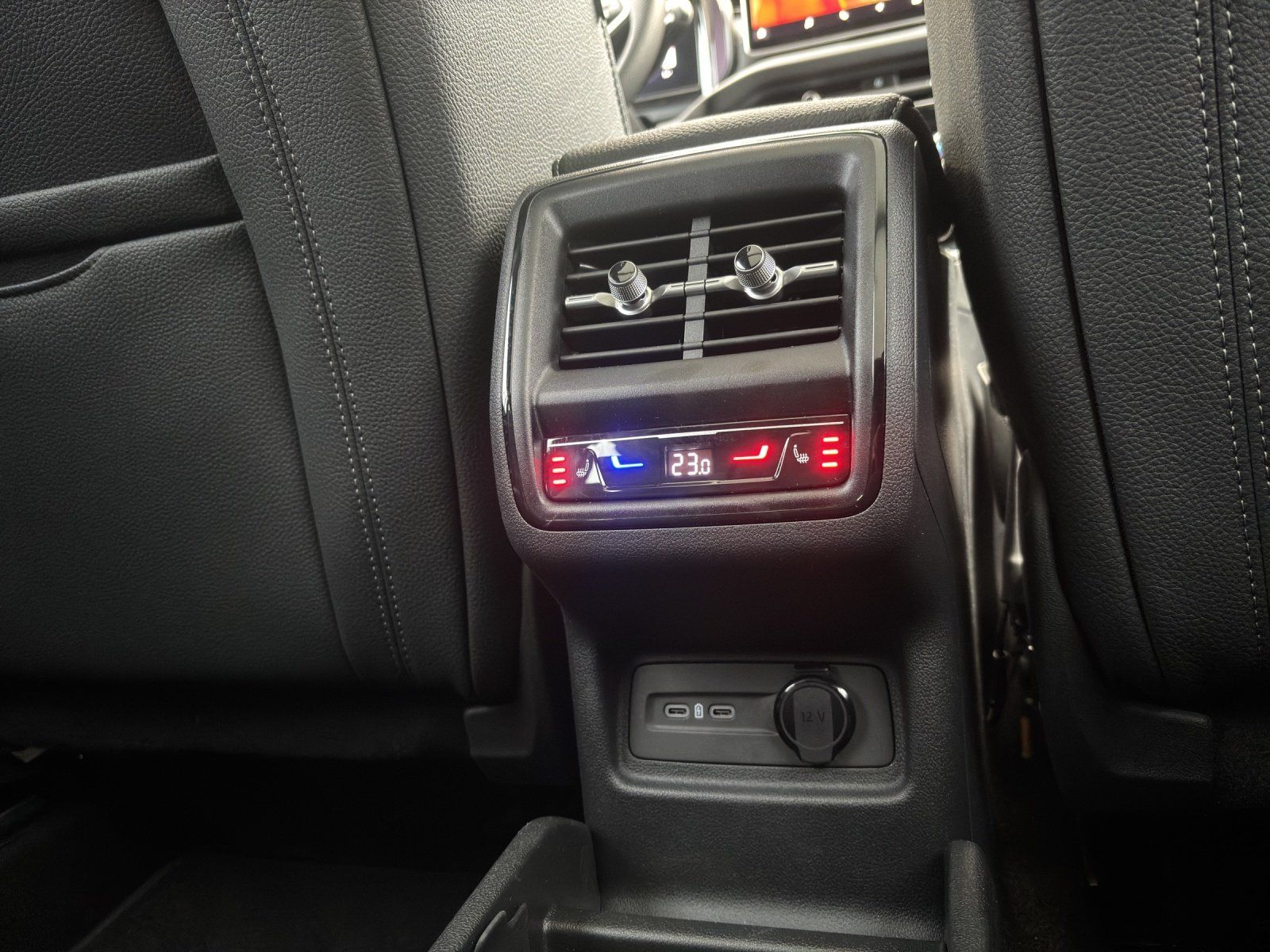 Fahrzeugabbildung SKODA Kodiaq Selection 2,0TDI 142kWDSG4x4 AHK/HUD/Pano