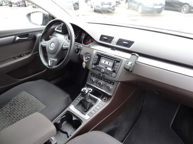 Fahrzeugabbildung Volkswagen Passat Lim. Comfort/Xenon/Navi/140PS/2.Hd/