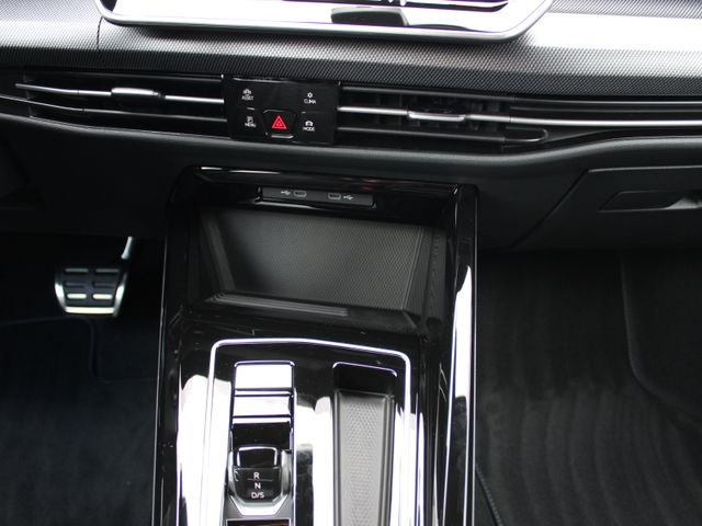 Golf VIII Variant 2,0 TDI R-Line NAVI*AHK*IQ.Lig