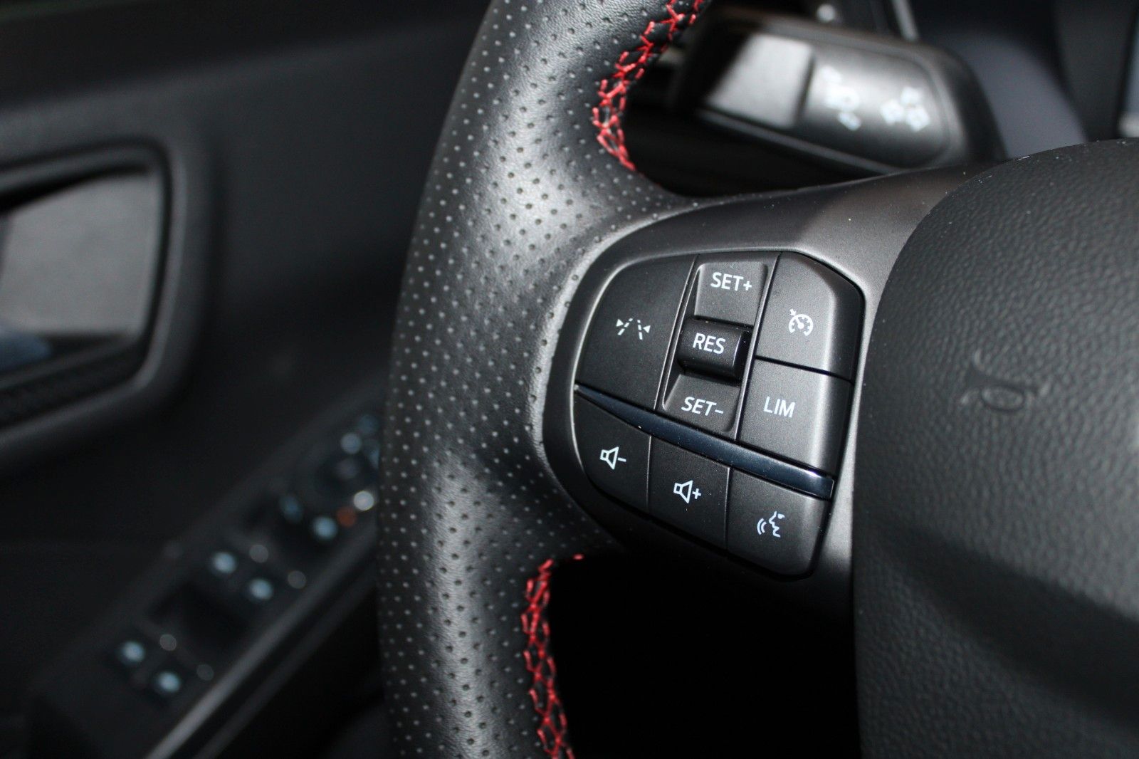 Fahrzeugabbildung Ford Kuga ST-Line LED NAVI HUD CAM WinterPaket uvm.