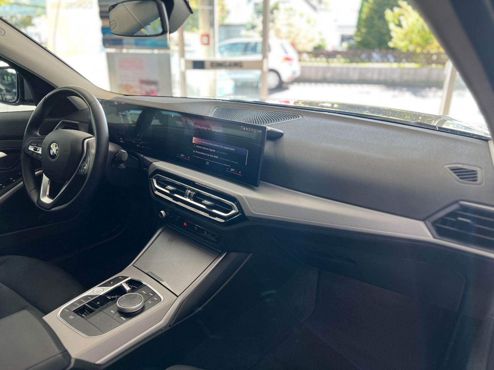 BMW 320d Lim. x Drive AHK+Driving Assist foto 17