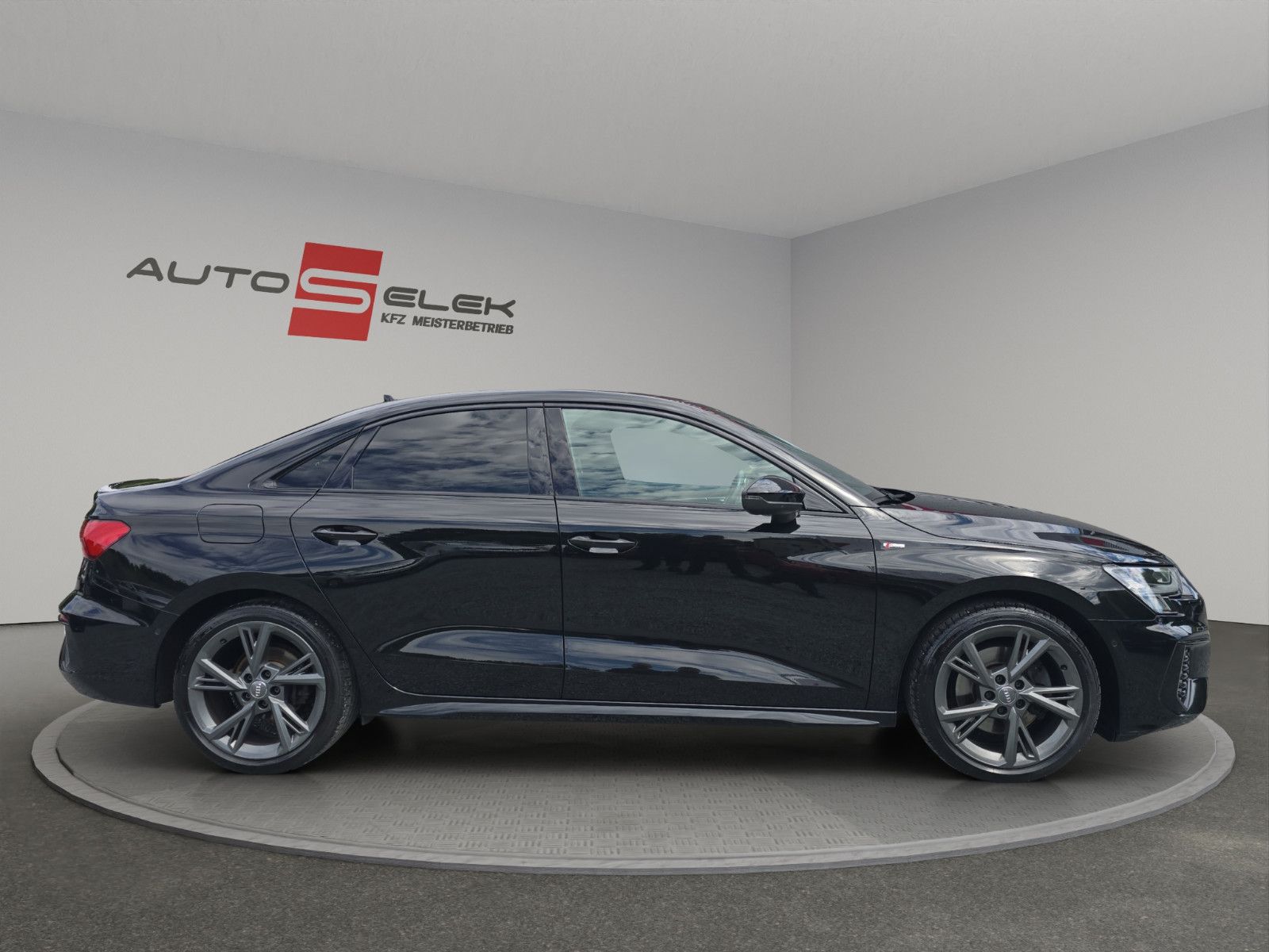 Fahrzeugabbildung Audi A3 Limousine 35 TFSI 3x S line CarPlayer LED