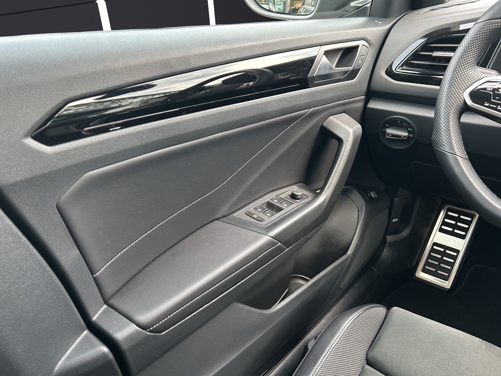 Fahrzeugabbildung Volkswagen T-Roc 2.0 TSI R-Line 4M MATRIX Standh.