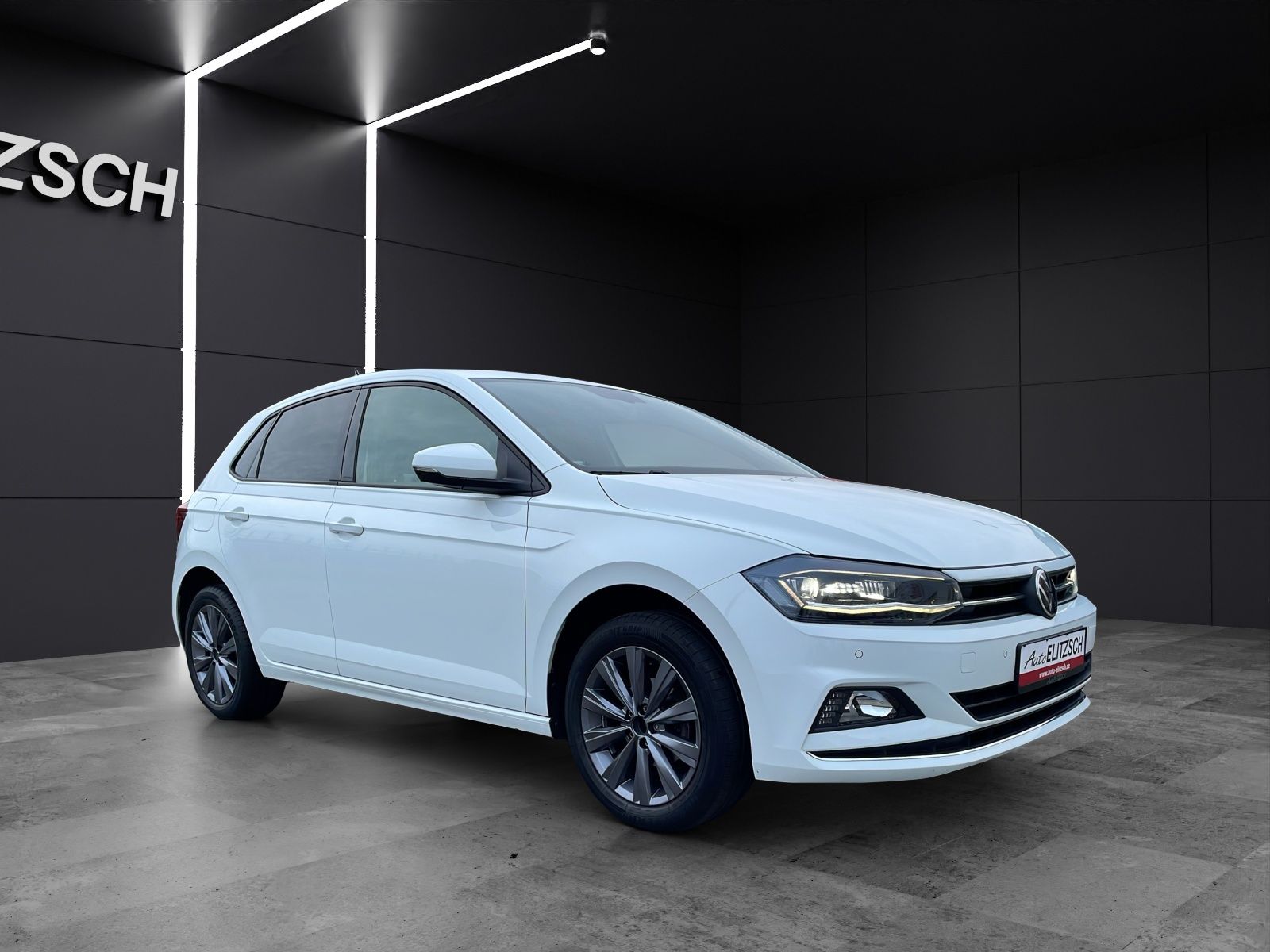 Fahrzeugabbildung Volkswagen Polo Highline TSI DSG LED ACC SHZ PDC Navi Klima