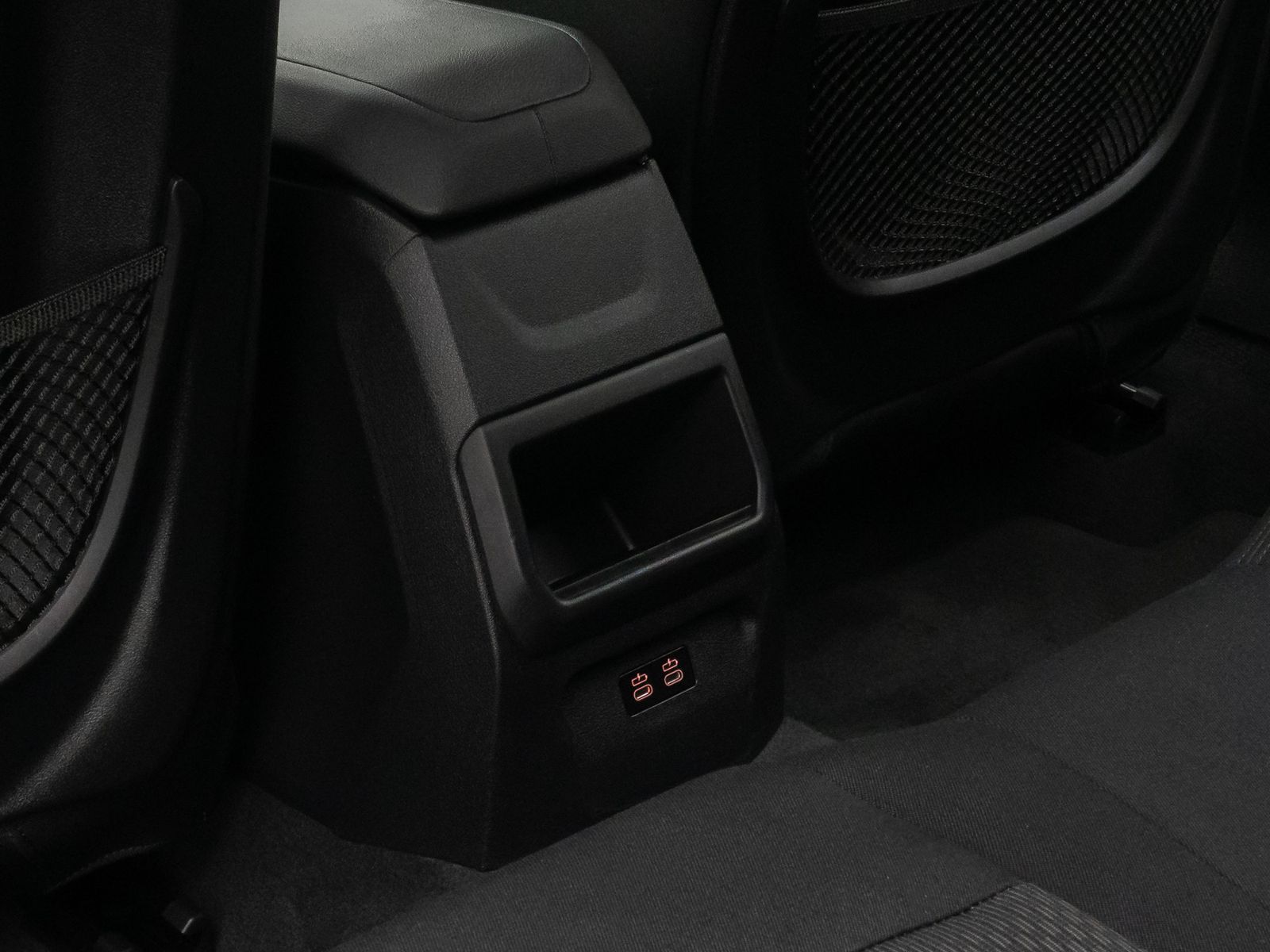 Fahrzeugabbildung BMW 118i Advantage PDC LED GeschwindigReg DAB WLAN