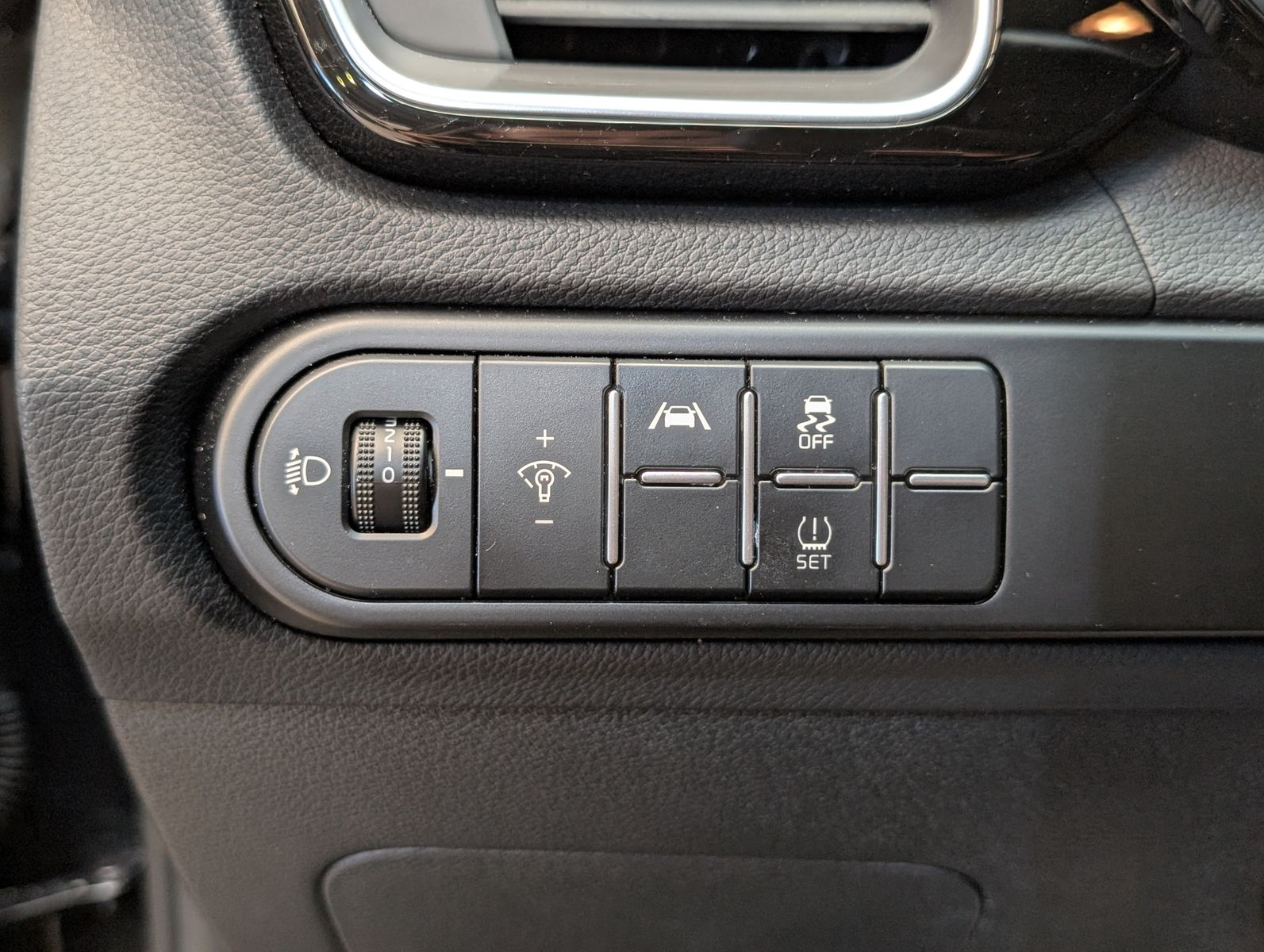 Fahrzeugabbildung Kia cee'd / Ceed 1.5 DCT Spirit LED JBL Cam ACC 7J-G