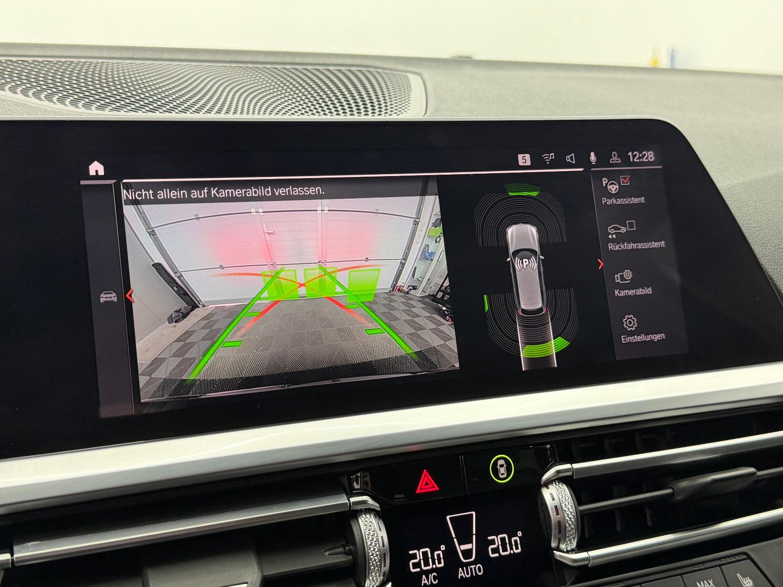 Fahrzeugabbildung BMW 320d xDrive M-SPORT/STZHG/AHK/DRIVING ASS+/DISPL