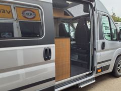 Adria Twin 640 SGX 60 Y Edition, Automatik