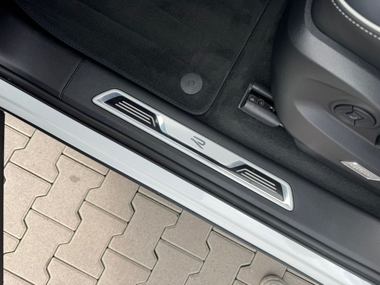 Fahrzeugabbildung Volkswagen Touareg 3.0TDI 4M R-Line VOLL Black 22" UPE 114T
