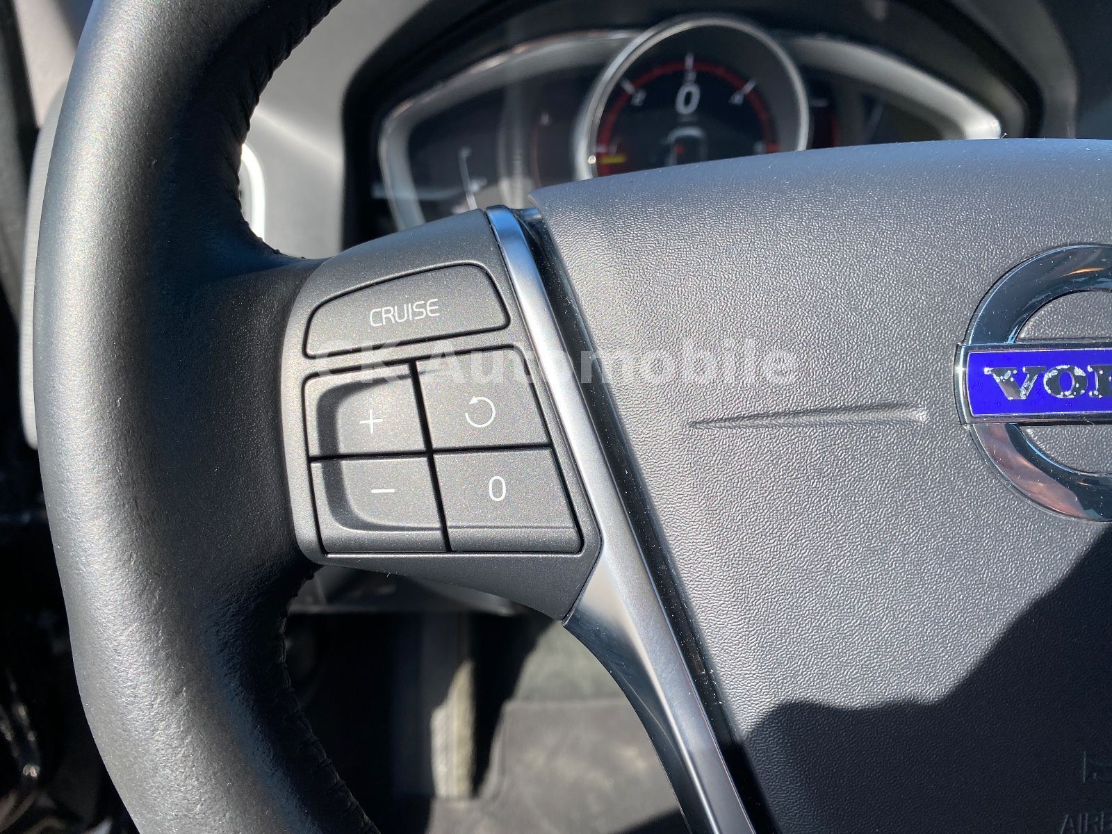 Fahrzeugabbildung Volvo XC60 D3 Summum 2WD/Navi/Leder/Bi-Xenon/PDC/AHK
