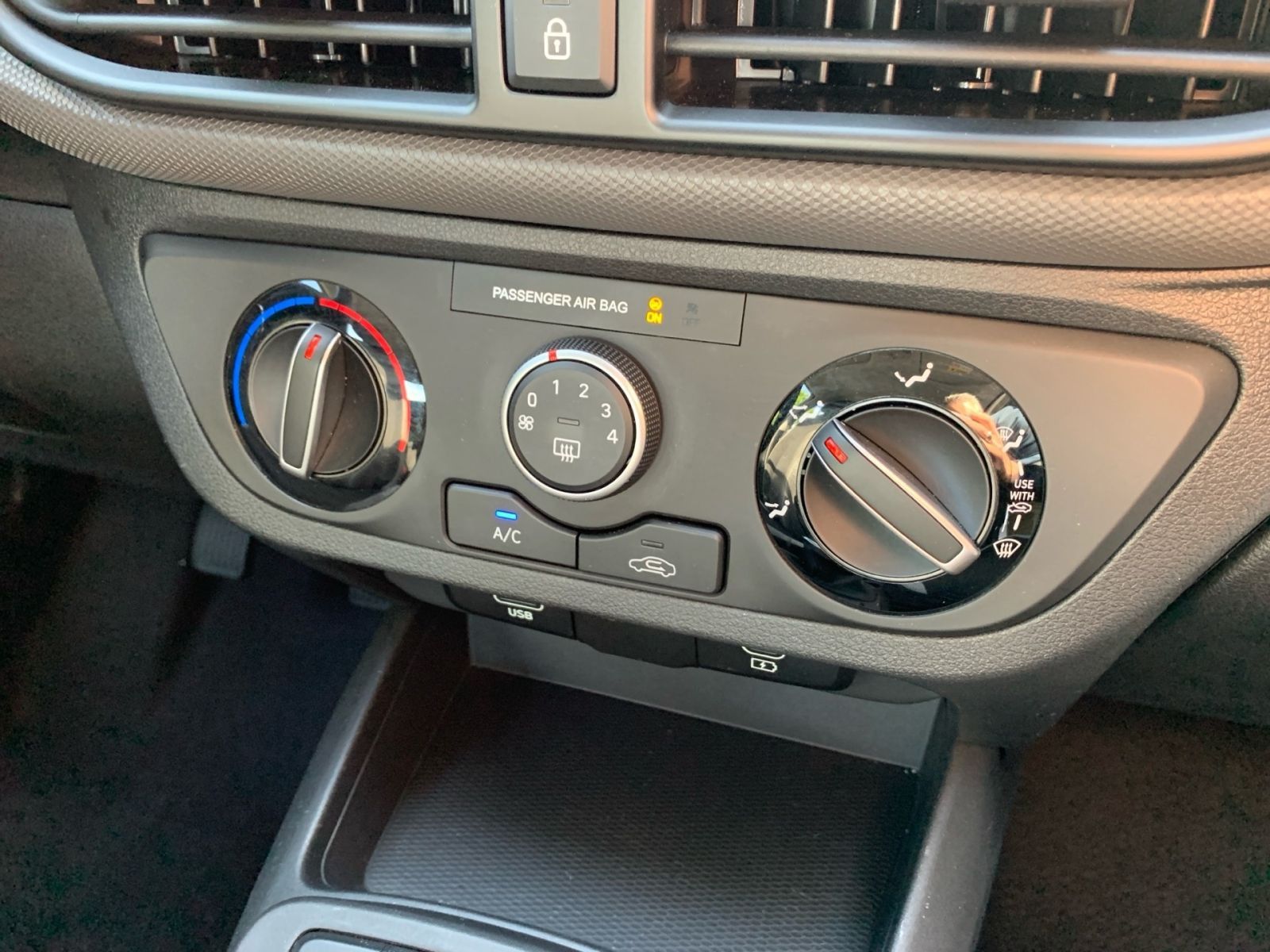Fahrzeugabbildung Hyundai i10 1.0 Select Navi Allwetter