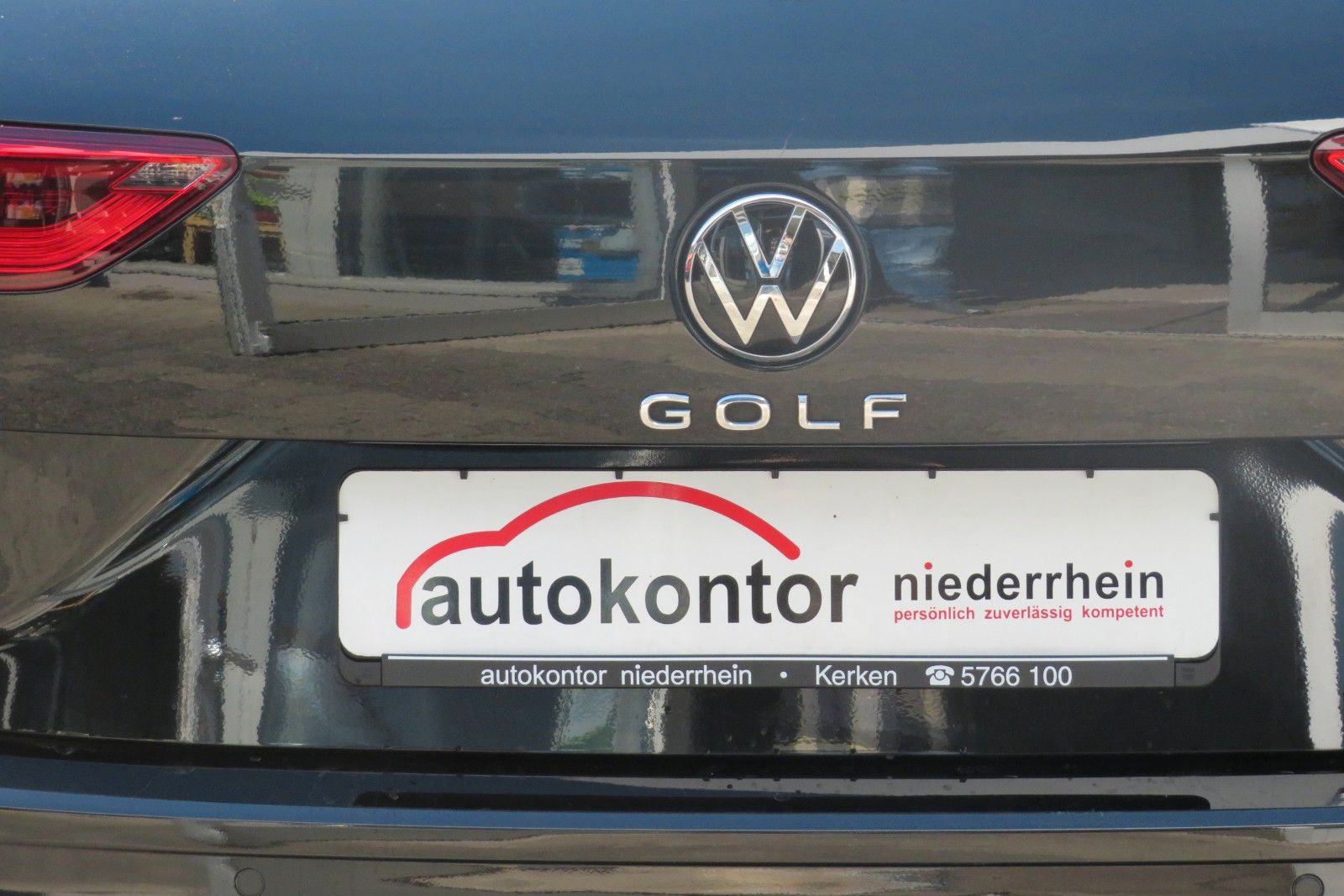 Fahrzeugabbildung Volkswagen Golf Variant LIFE DSG NAVI APP ACC SITZH. LED 1H