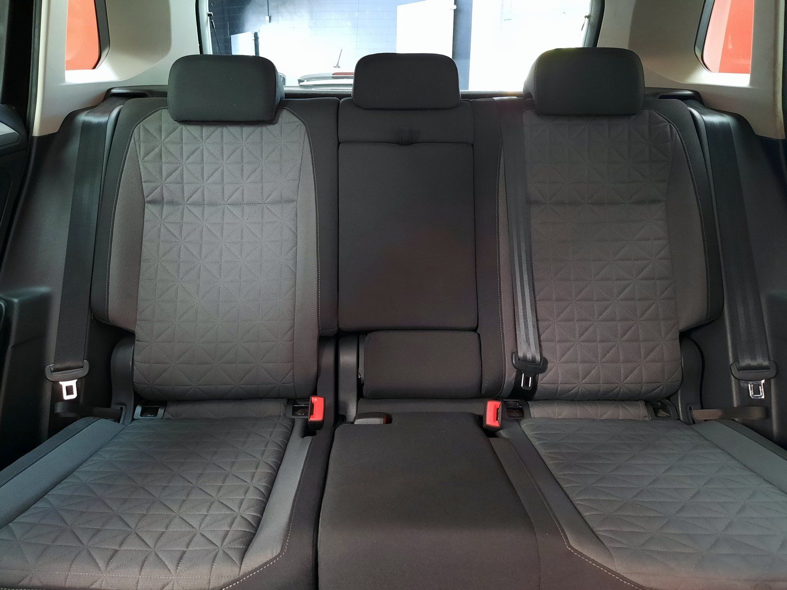 Fahrzeugabbildung Volkswagen Tiguan Life TDI DSG 4M *Pano*AHK*Navi*Cam*LED*