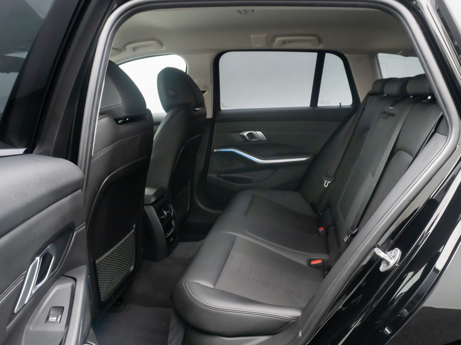 Fahrzeugabbildung BMW 320e Sport Line Alarm DAB Kamera Individual Komf