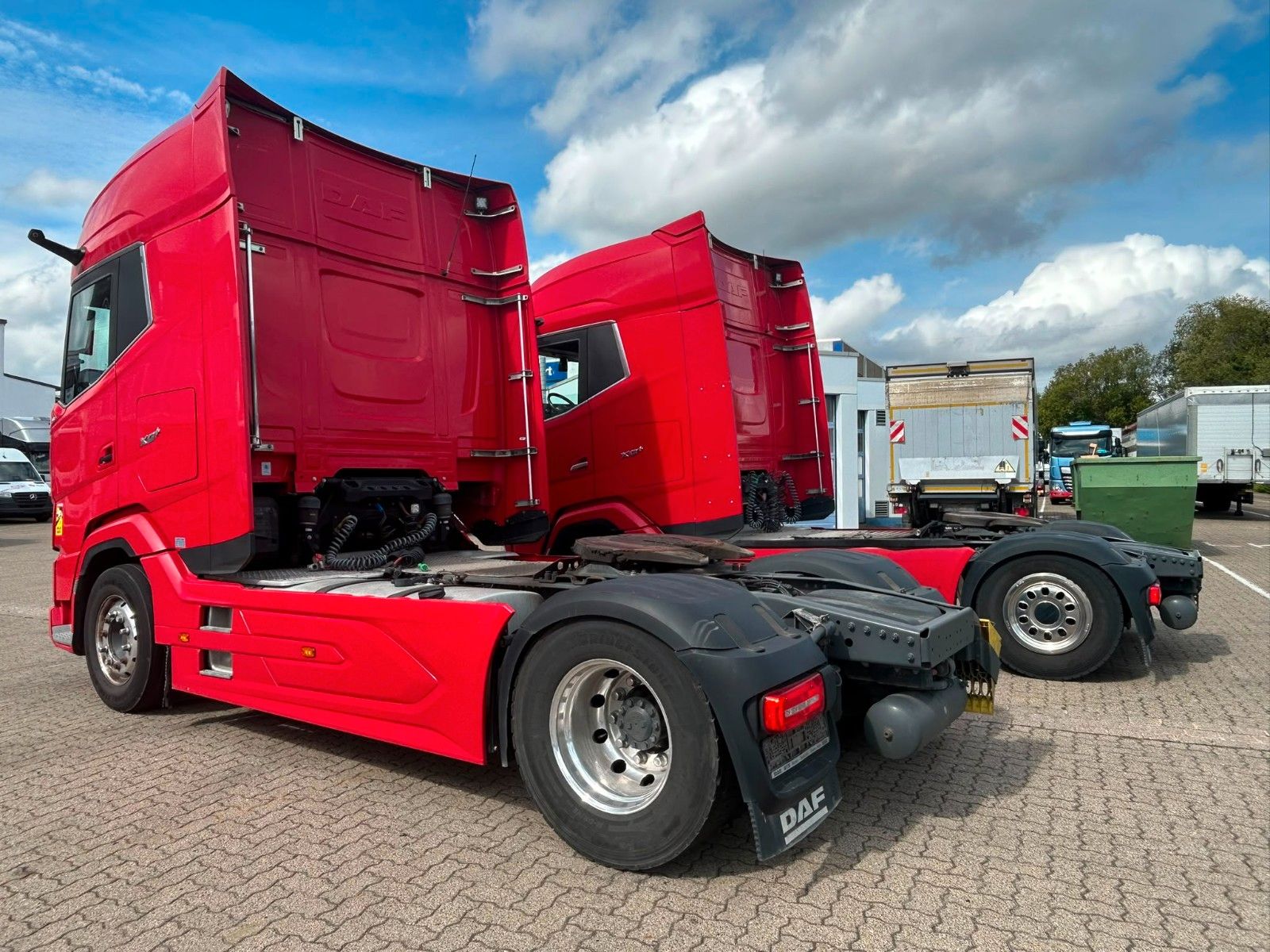 Fahrzeugabbildung DAF 2 Stück XG+ 530 FT, Hydraulik, Leder, Standklima