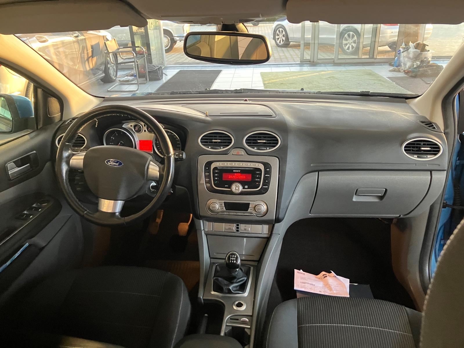 Ford Focus 2009 — photo 20
