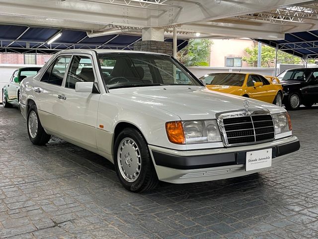 Mercedes-Benz 260E RHD year 1993