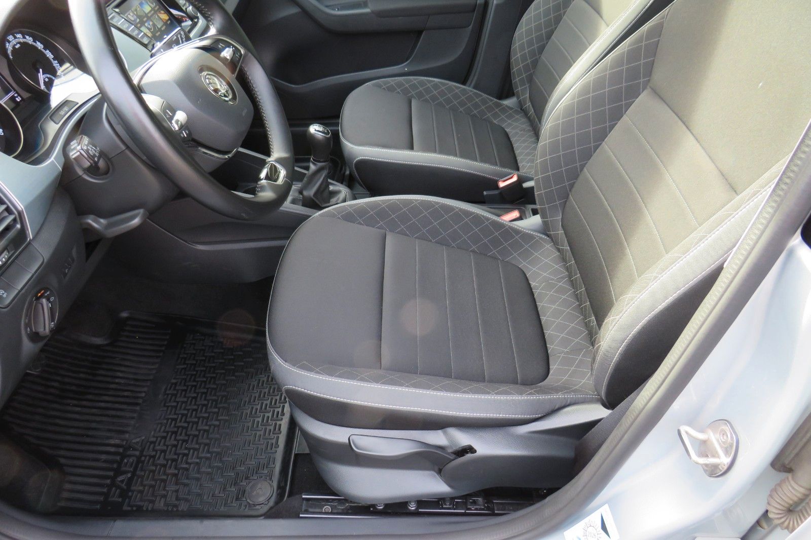 Fahrzeugabbildung SKODA Fabia Combi Ambition APP-CONNECT GRA PDC SITZH.1