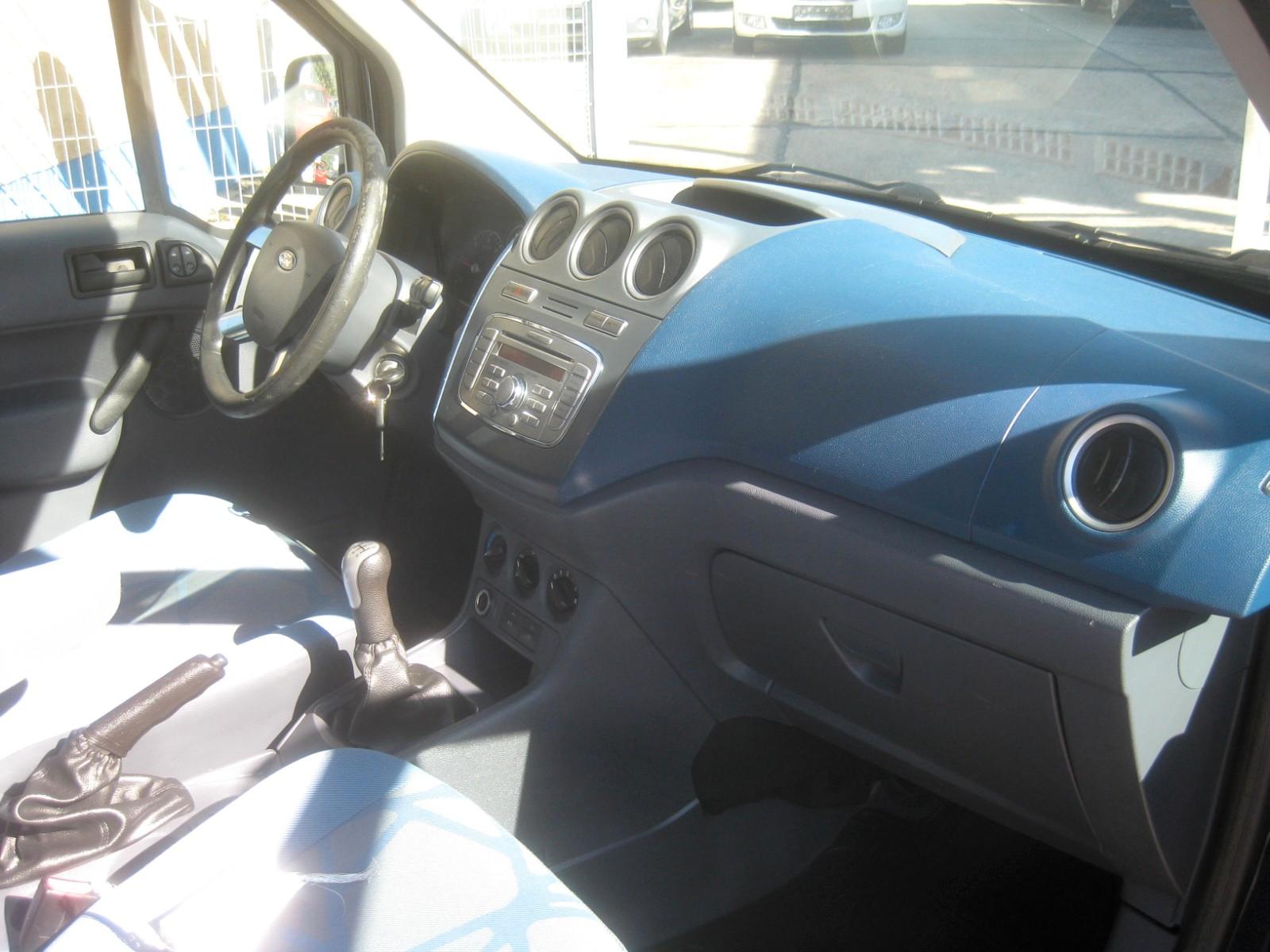 Ford Transit Connect 2010 — photo 7