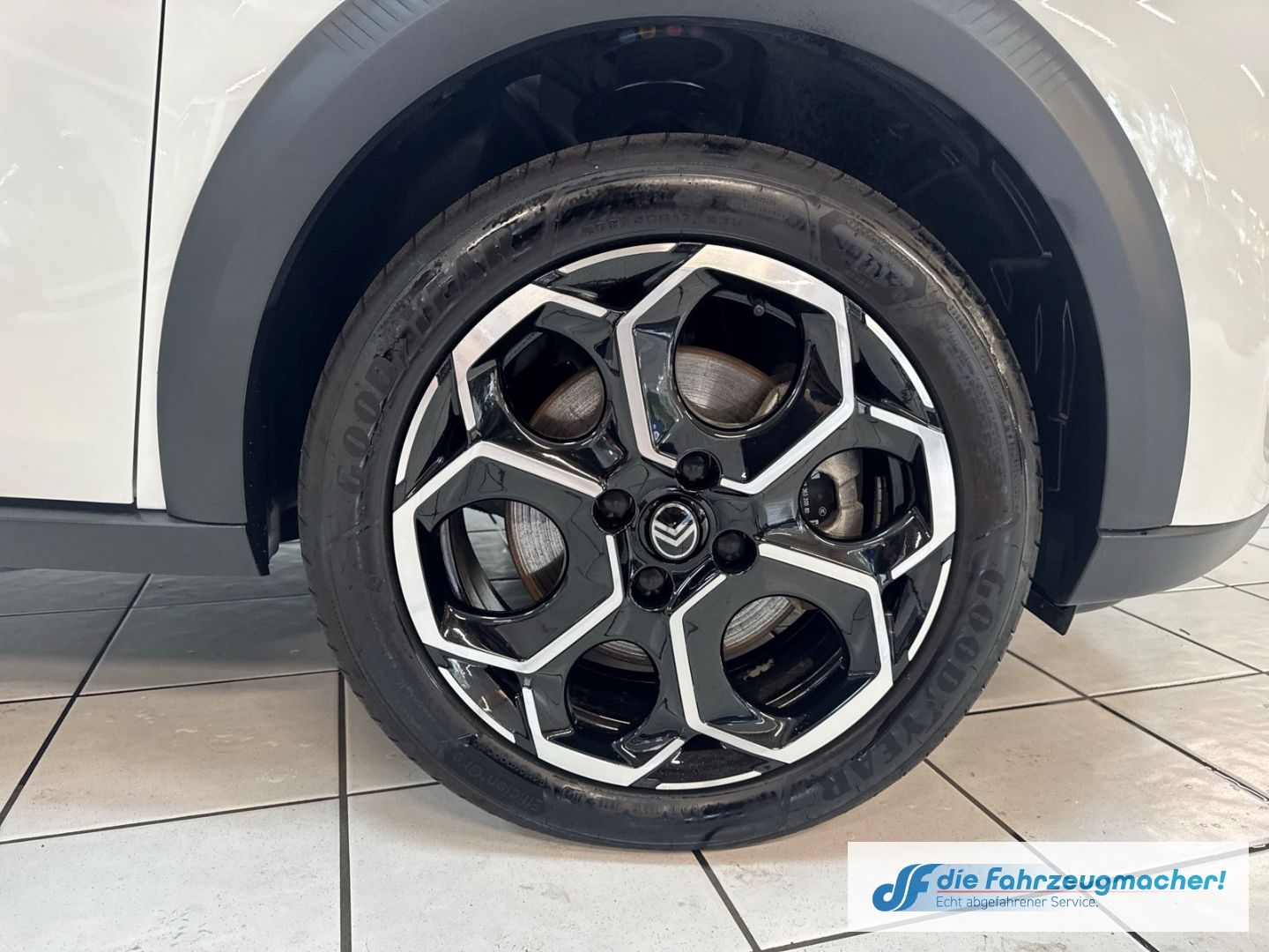 Fahrzeugabbildung Citroën C3 E 113 MAX HUD Navi Soundsystem LED Apple CarP