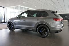 VW Touareg R eHybird | Pano | AHK | Dynaudio VW Touareg R eHybird | Pano | AHK | Dynaudio