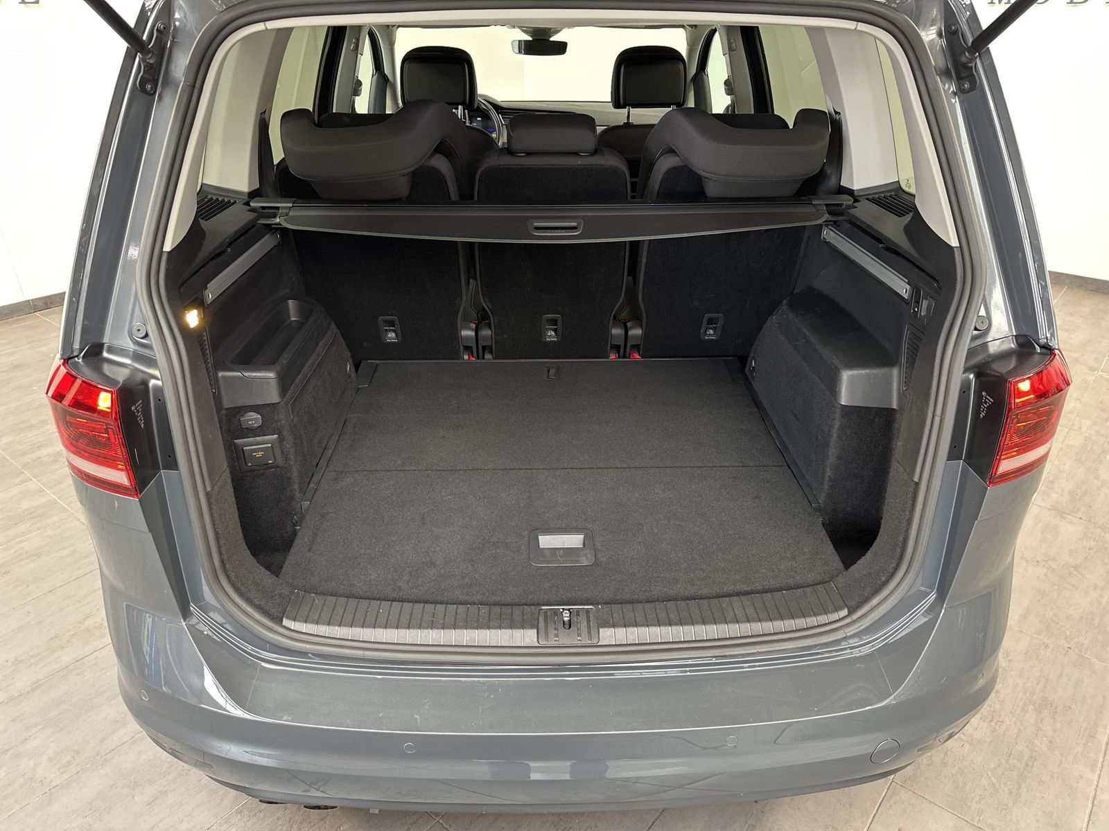 Fahrzeugabbildung Volkswagen Touran 2.0 TDI DSG ACTIVE NAV+LED+AHK+KAMERA+SHZ