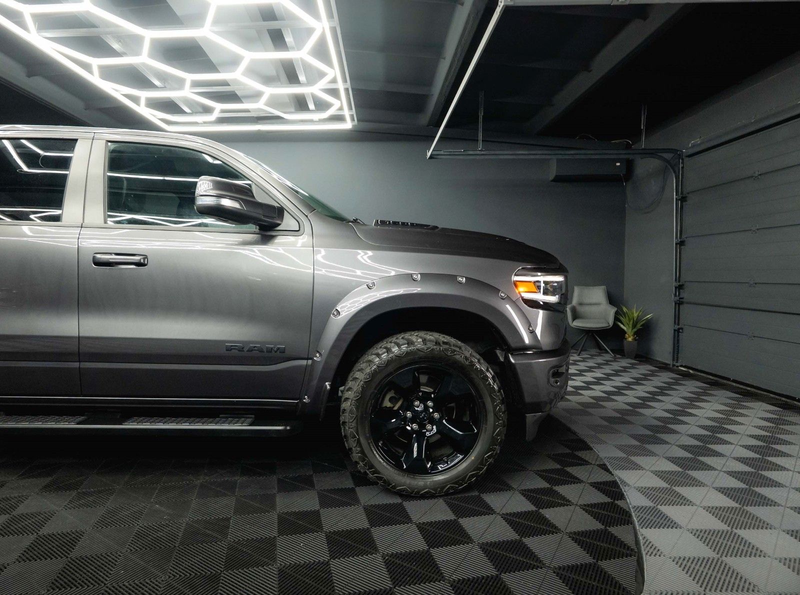 Fahrzeugabbildung Dodge RAM 5.7 V8 HEMI 4x4 Night Limited Longbed 19%