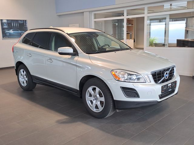 Volvo XC60 D5 AWD  Momentum*Xenon*Sitzh.*Tempomat*