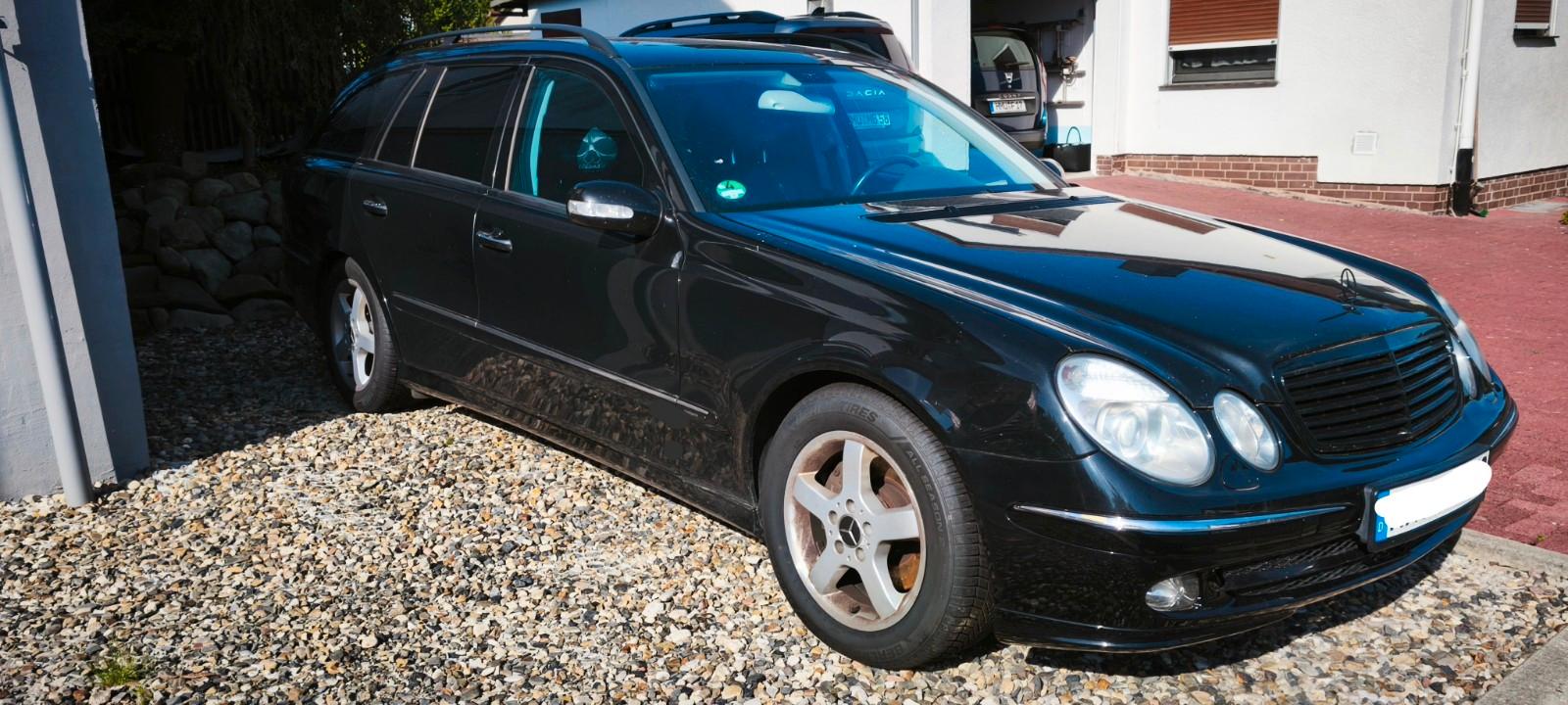 Mercedes-Benz 320 2004 — rear view