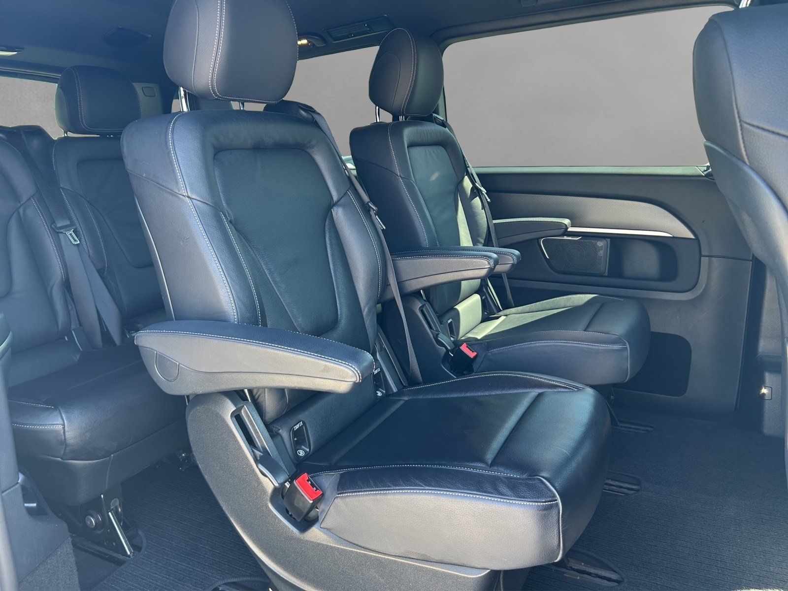 Fahrzeugabbildung Mercedes-Benz V 300 d AVANTGARDE EDITION Lang AMG Distro 360°