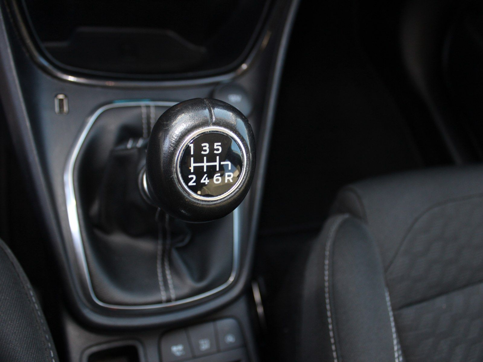 Fahrzeugabbildung Ford Puma Titanium 1,0 EcoBoost Mild Hybrid