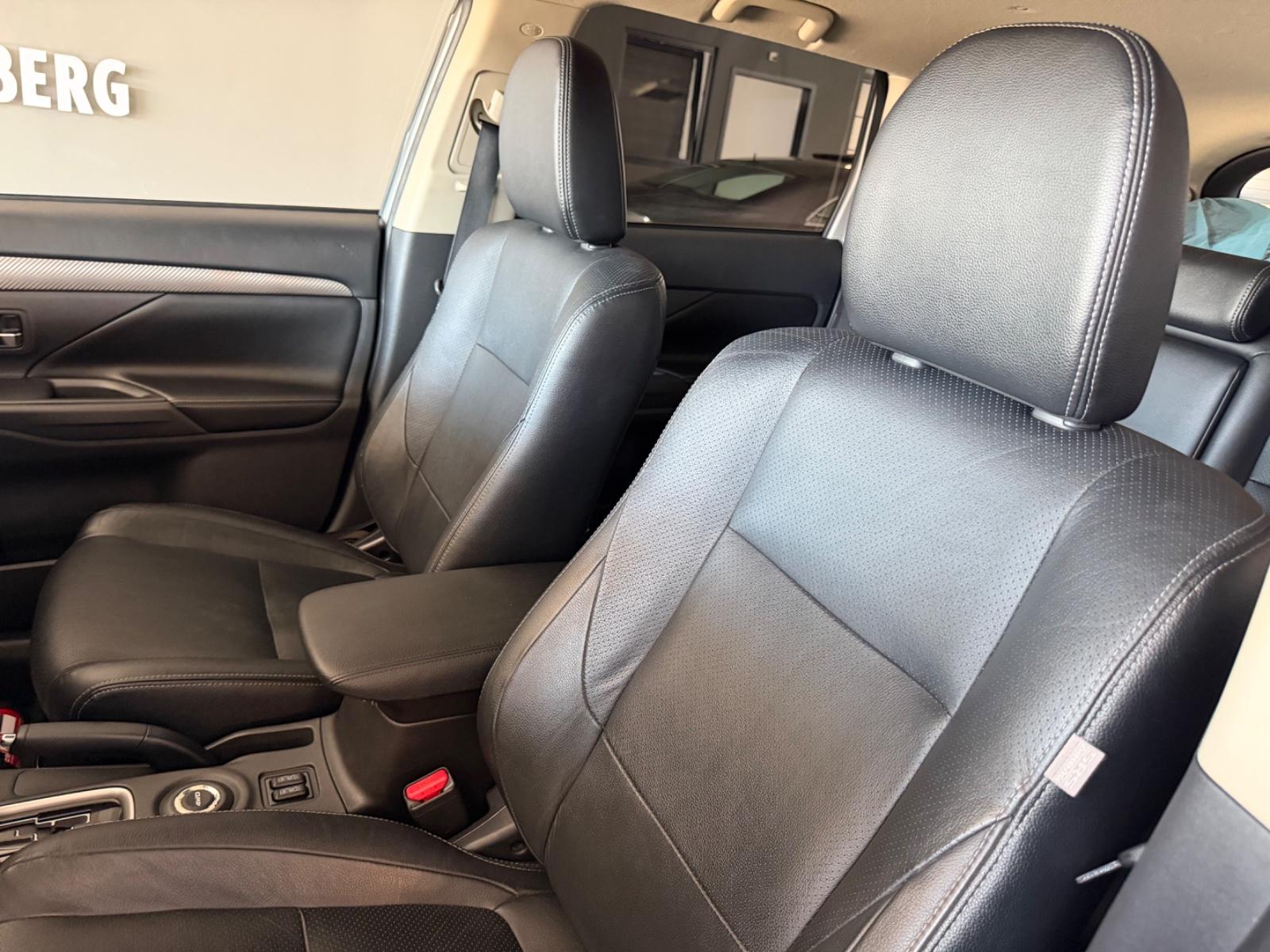 Mitsubishi Outlander Intense Premium  4WD °7Sitze/Leder/Nav
