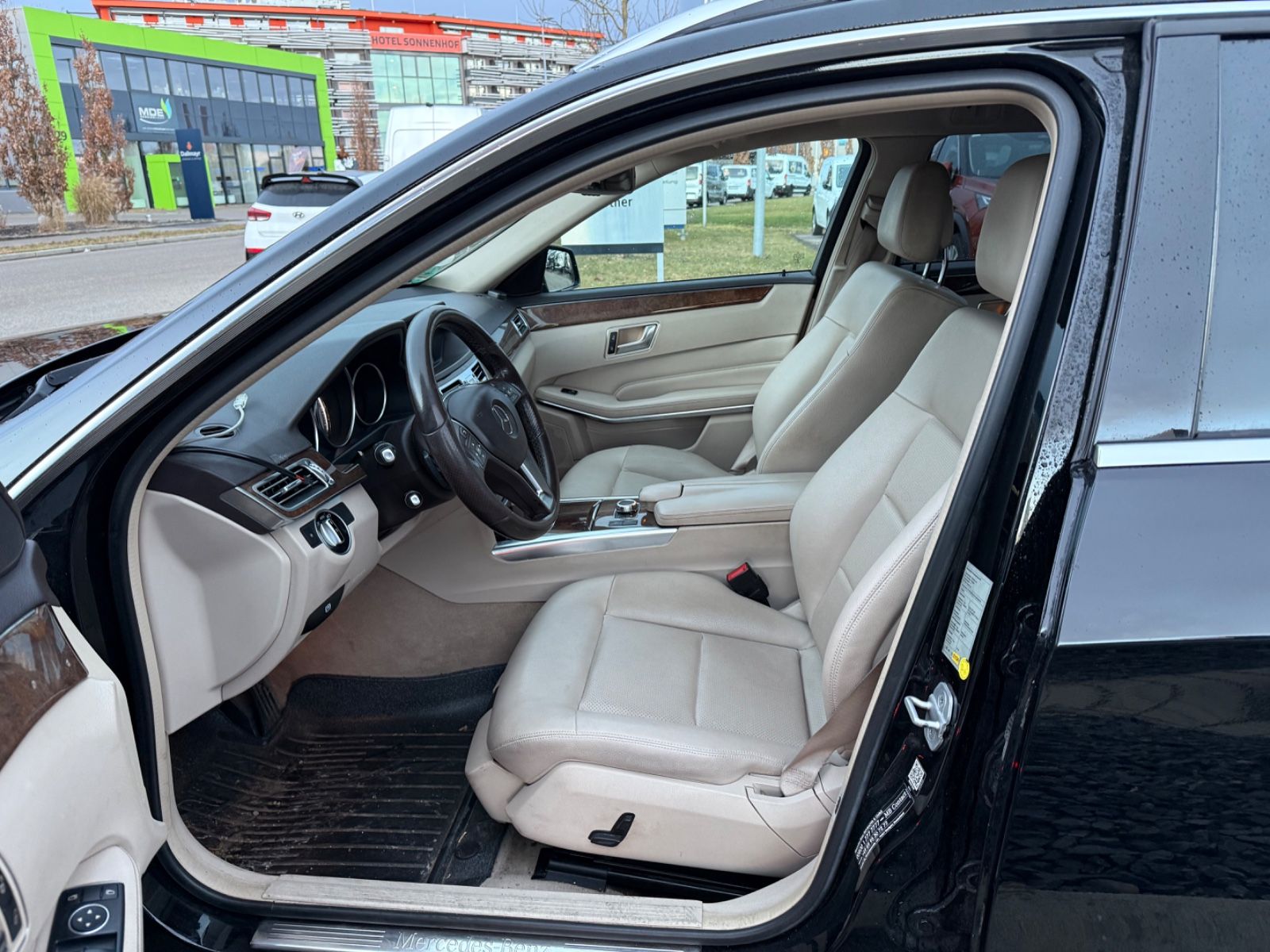 Fahrzeugabbildung Mercedes-Benz E 200 BlueTEC T AVANTGARDE 7 Sitzer