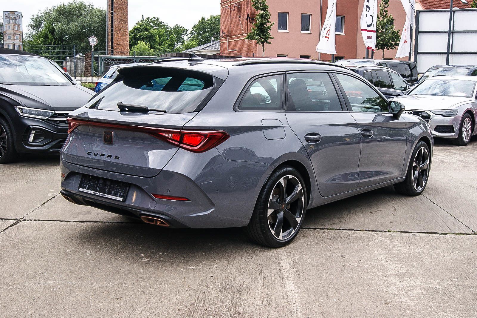 Fahrzeugabbildung CUPRA Leon Sportstourer e-Hybrid PANORAMA CARPLAY ACC