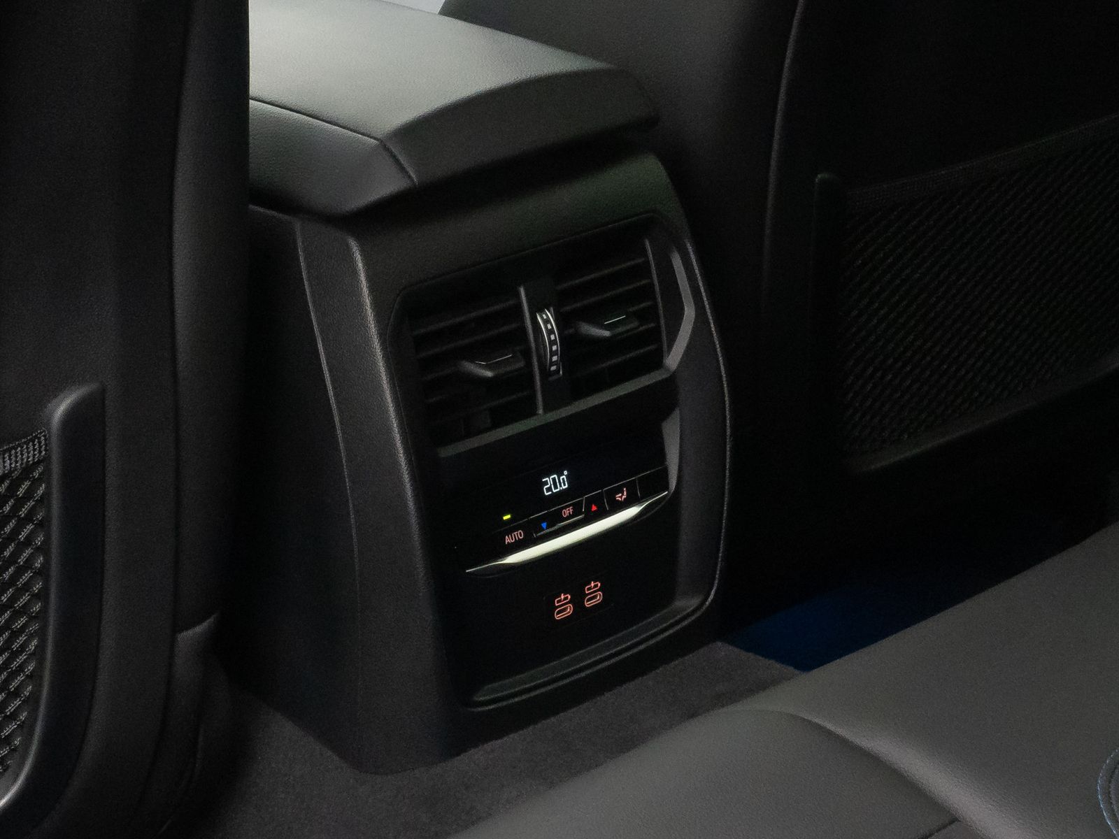 Fahrzeugabbildung BMW 330d xD M Sport Individual Kamera DAB HUD 19Zoll