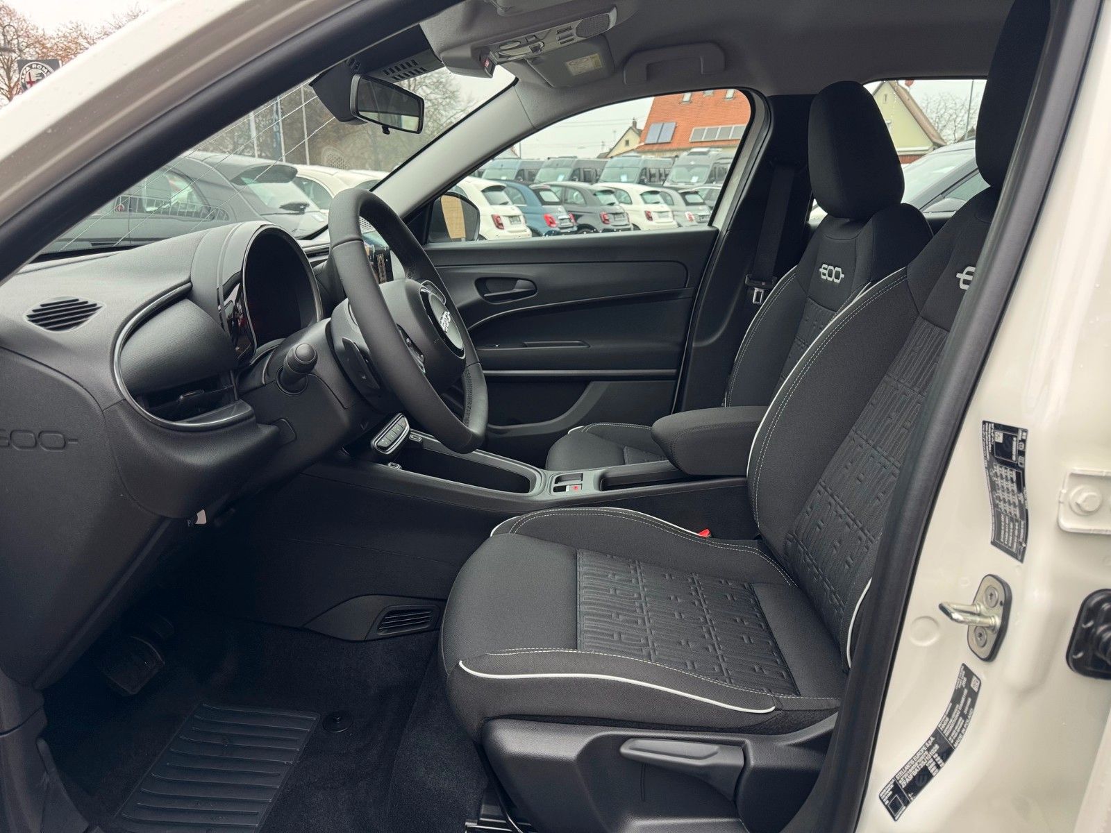 Fahrzeugabbildung Fiat 600 1.2 BUSINESS EDITION NAVI SITZHEIZUNG KLIMA