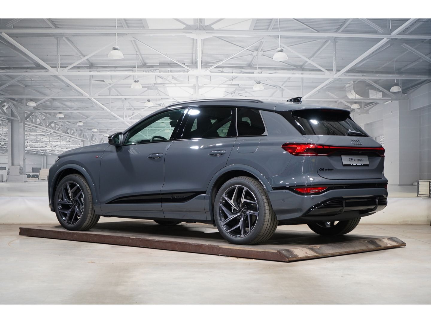 Audi Q6 e-tron SUV S line business performance PANO A imagem 2