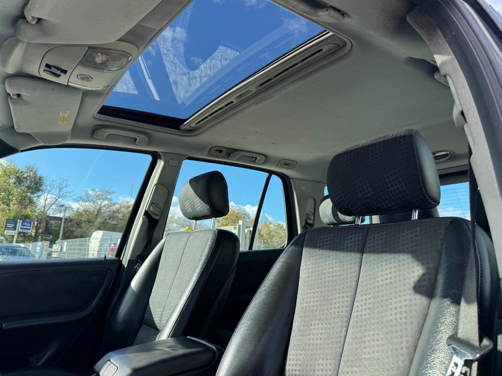 Mercedes-Benz ML270 2004 — photo 17