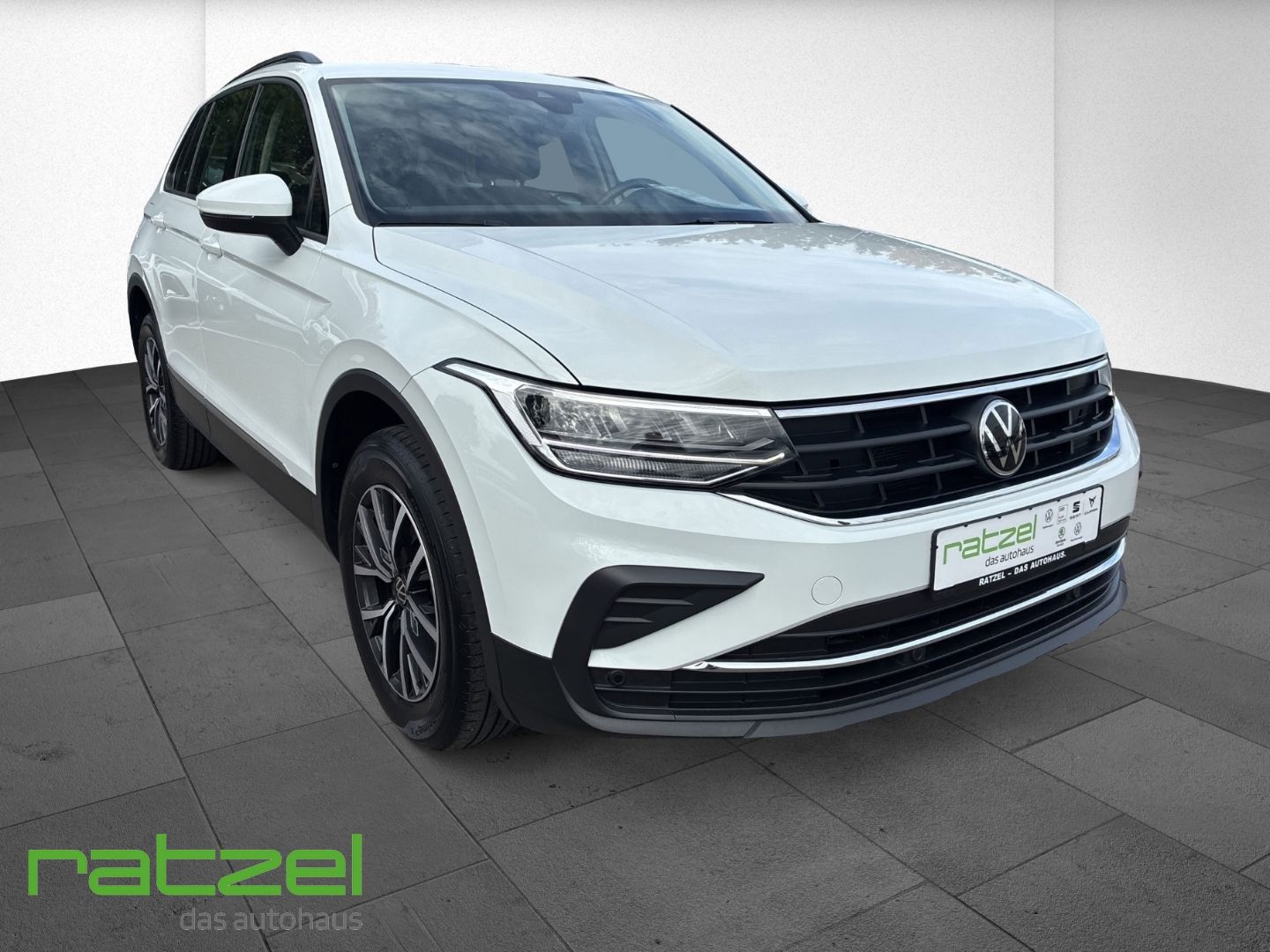 Fahrzeugabbildung Volkswagen Tiguan Life 1.4 eHybrid DSG AHK-klappbar Navi