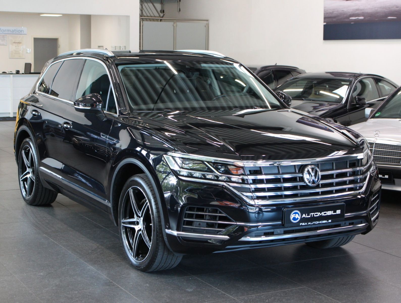 Fahrzeugabbildung Volkswagen Touareg 3.0 TDI Elegance 4Motion*Pano*Matrix
