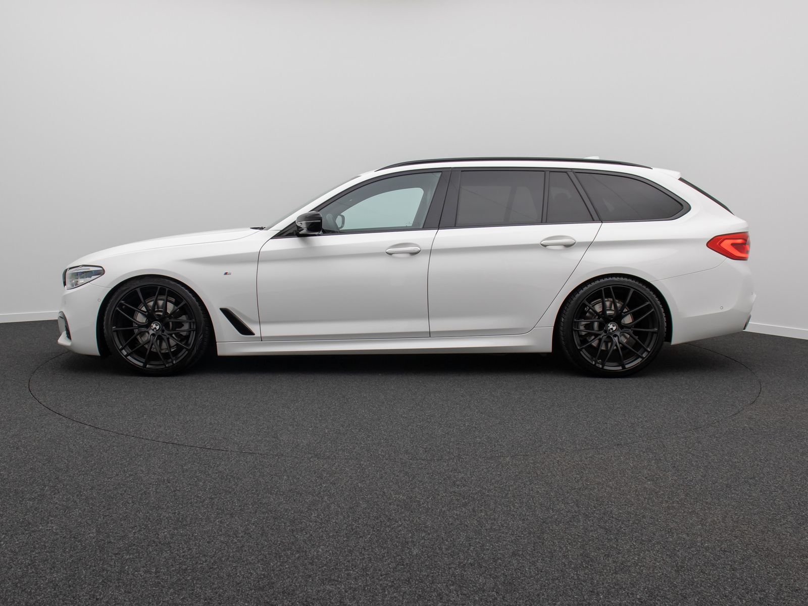 Fahrzeugabbildung BMW 520d M Sport HUD HiFi Panorama 20" Motorschaden!