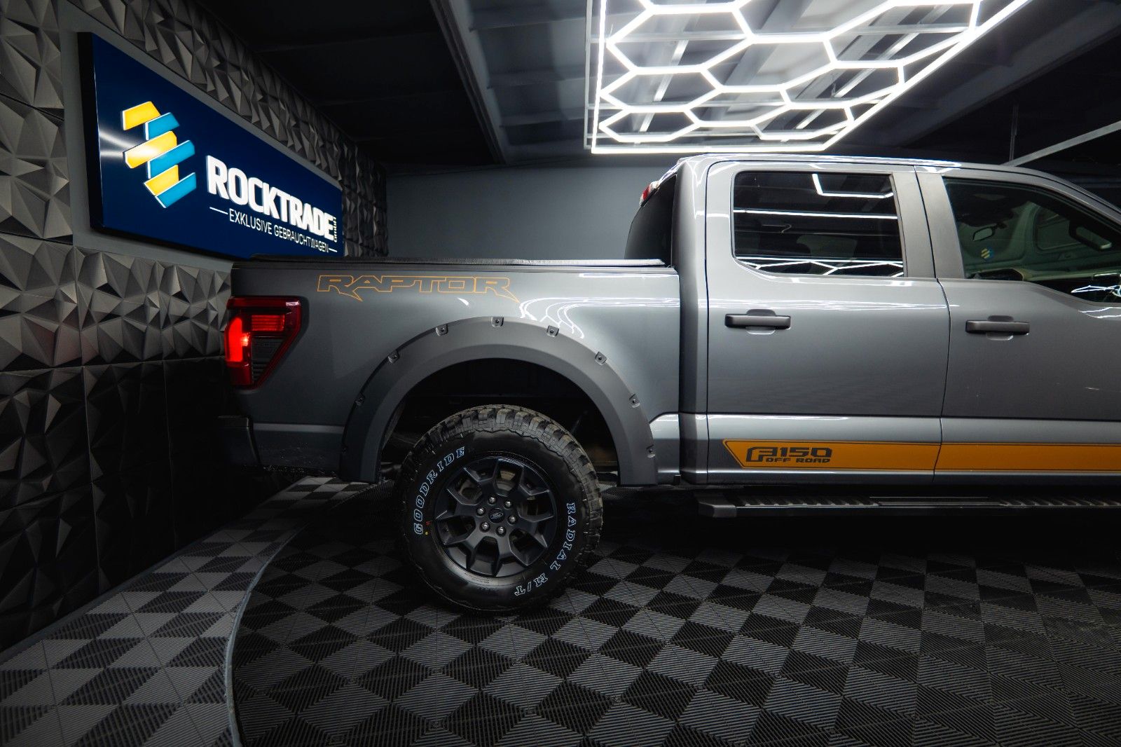 Fahrzeugabbildung Ford F150 5.0L V8 4x4 Offroad SuperCrew RAPTOR 19%