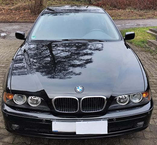 BMW 525i A -