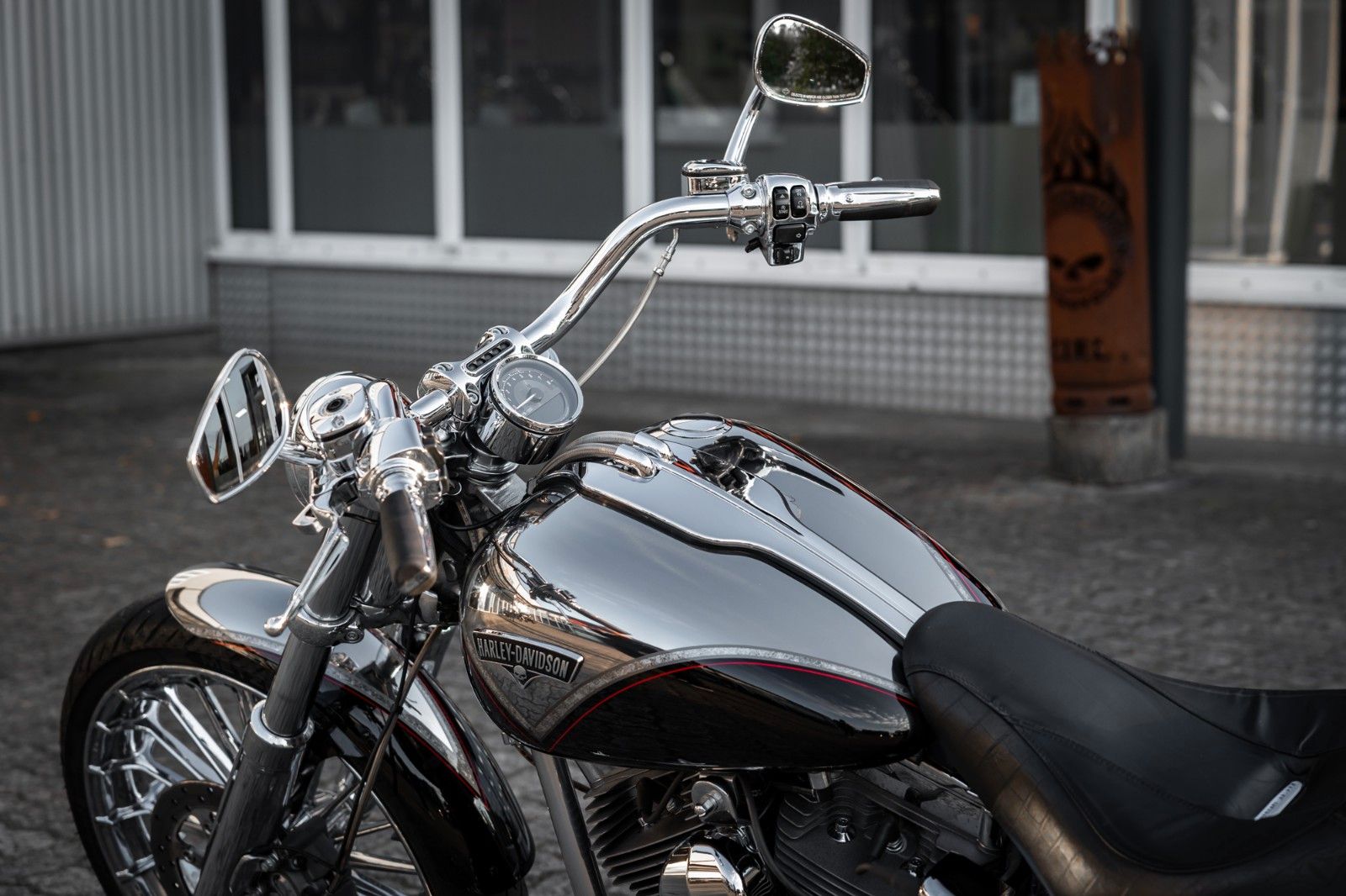 Fahrzeugabbildung Harley-Davidson CVO BREAKOUT FXSBSE -Jekill&Hyde