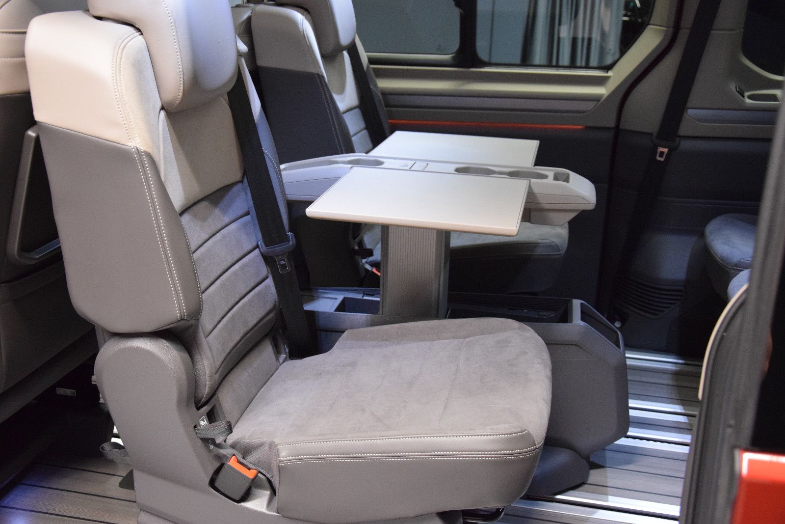 Fahrzeugabbildung Volkswagen T7 Multivan ACC DCC AHK HuD Pano Harman Kardon