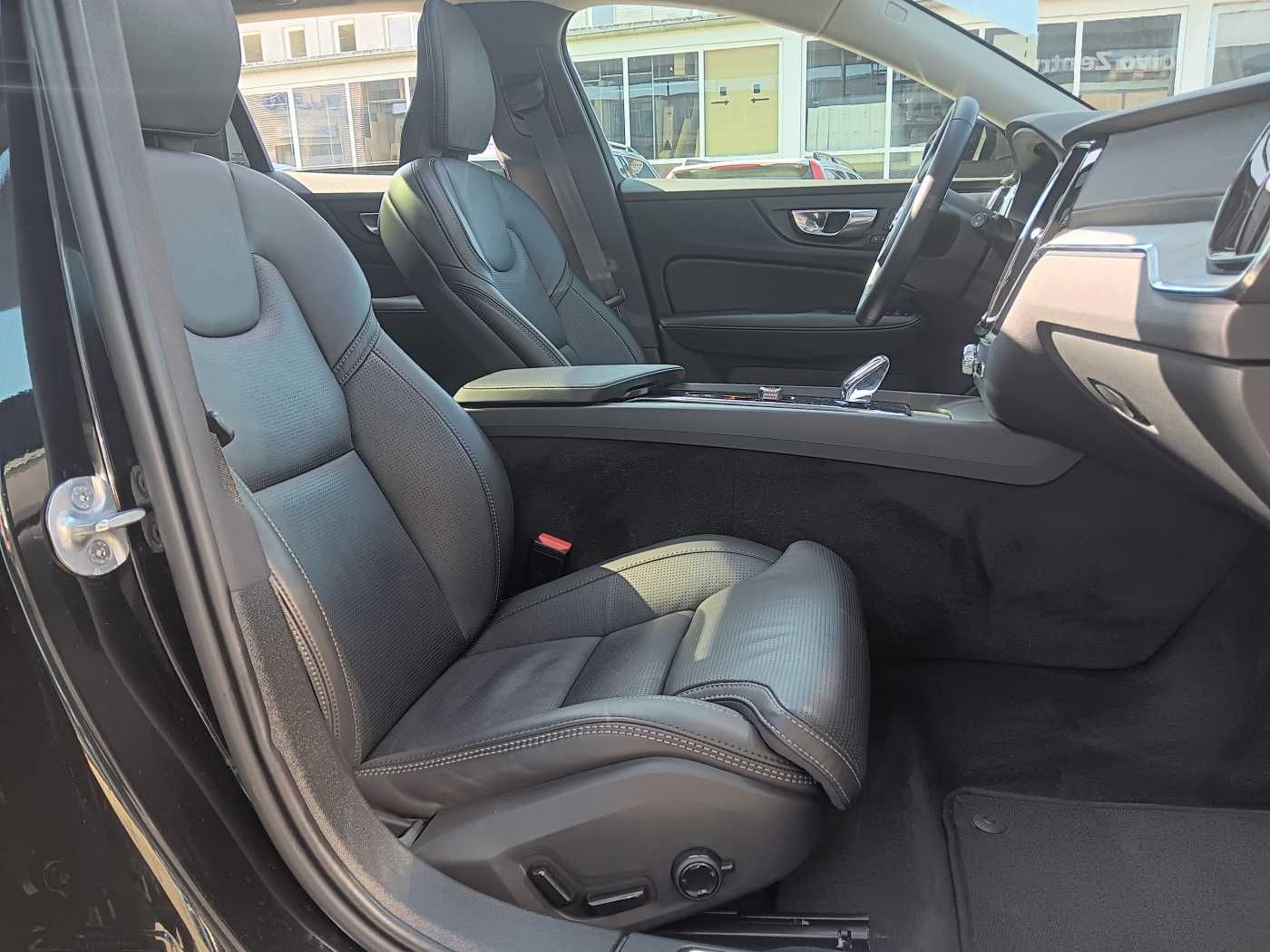 Fahrzeugabbildung Volvo V60 Cross Country B4D AWD Ultimate 'Massagesitze
