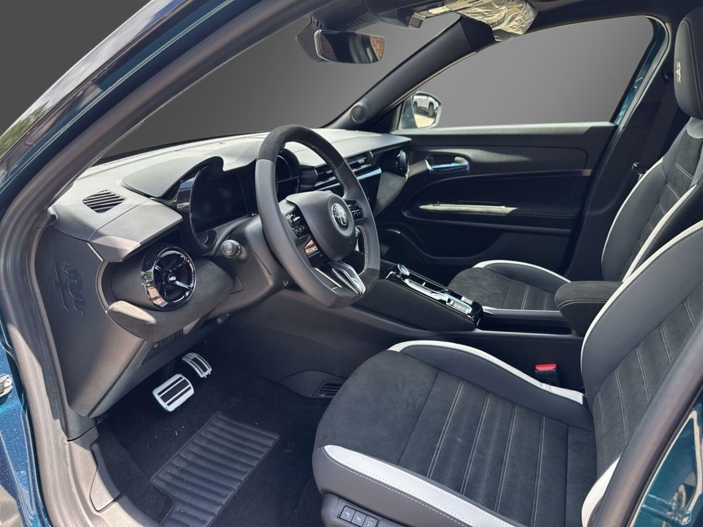 Fahrzeugabbildung Alfa Romeo Junior Ibrida Sport Speciale 1,2 VGT 107kW MY26