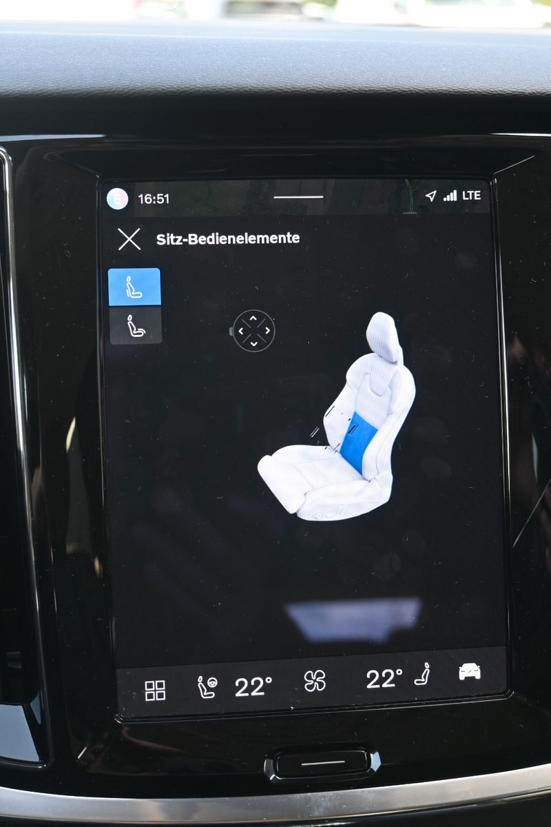 Fahrzeugabbildung Volvo V60 T6 Plus Dark AWD*AHK*Elekt.Sitze*75KM RW*
