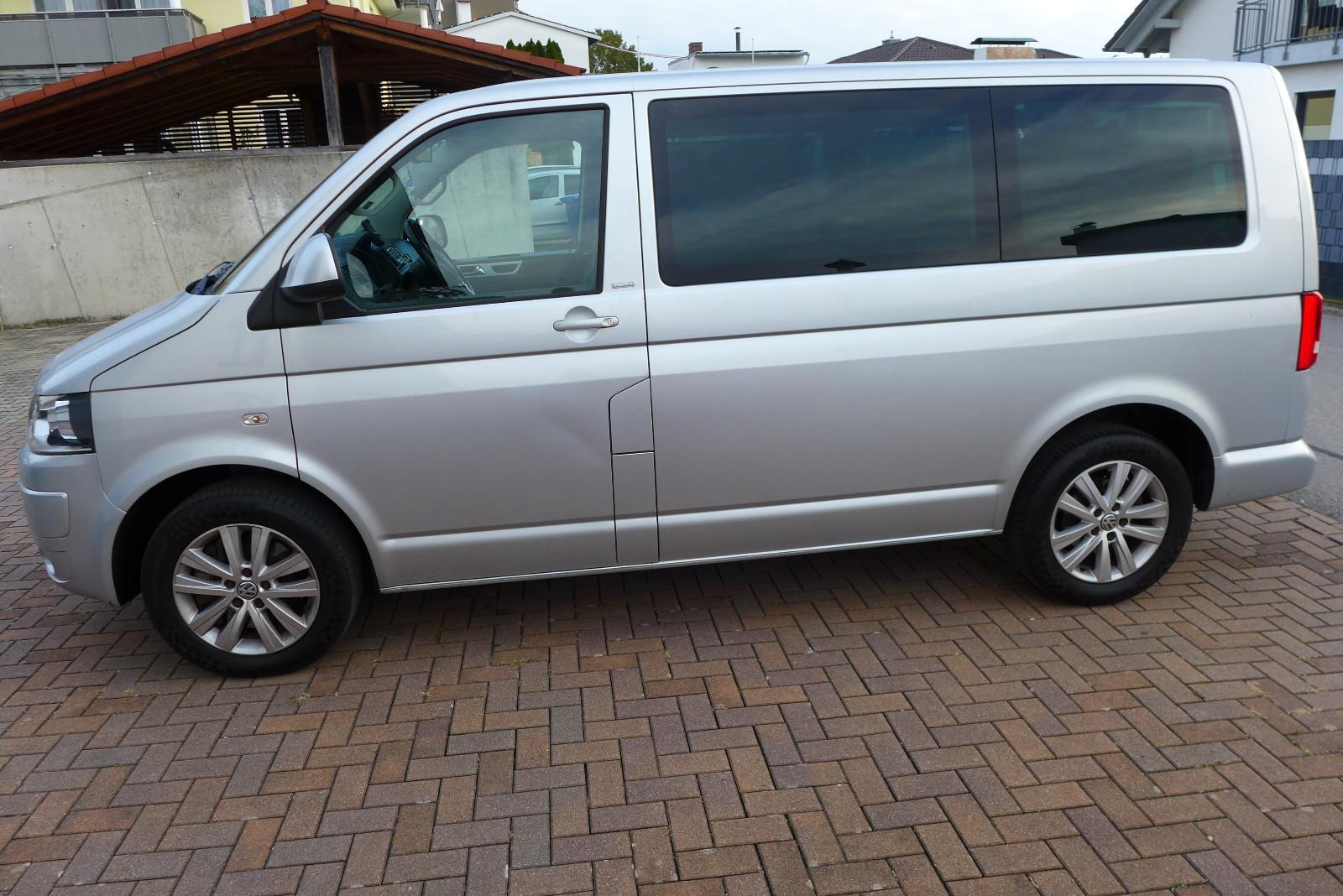 Volkswagen T5 Multivan 2.0 BiTDI Match | 179 ch | BVM | 7 places | Table | Chauffage stationnaire | Sièges chauffants | Attelage amovible
