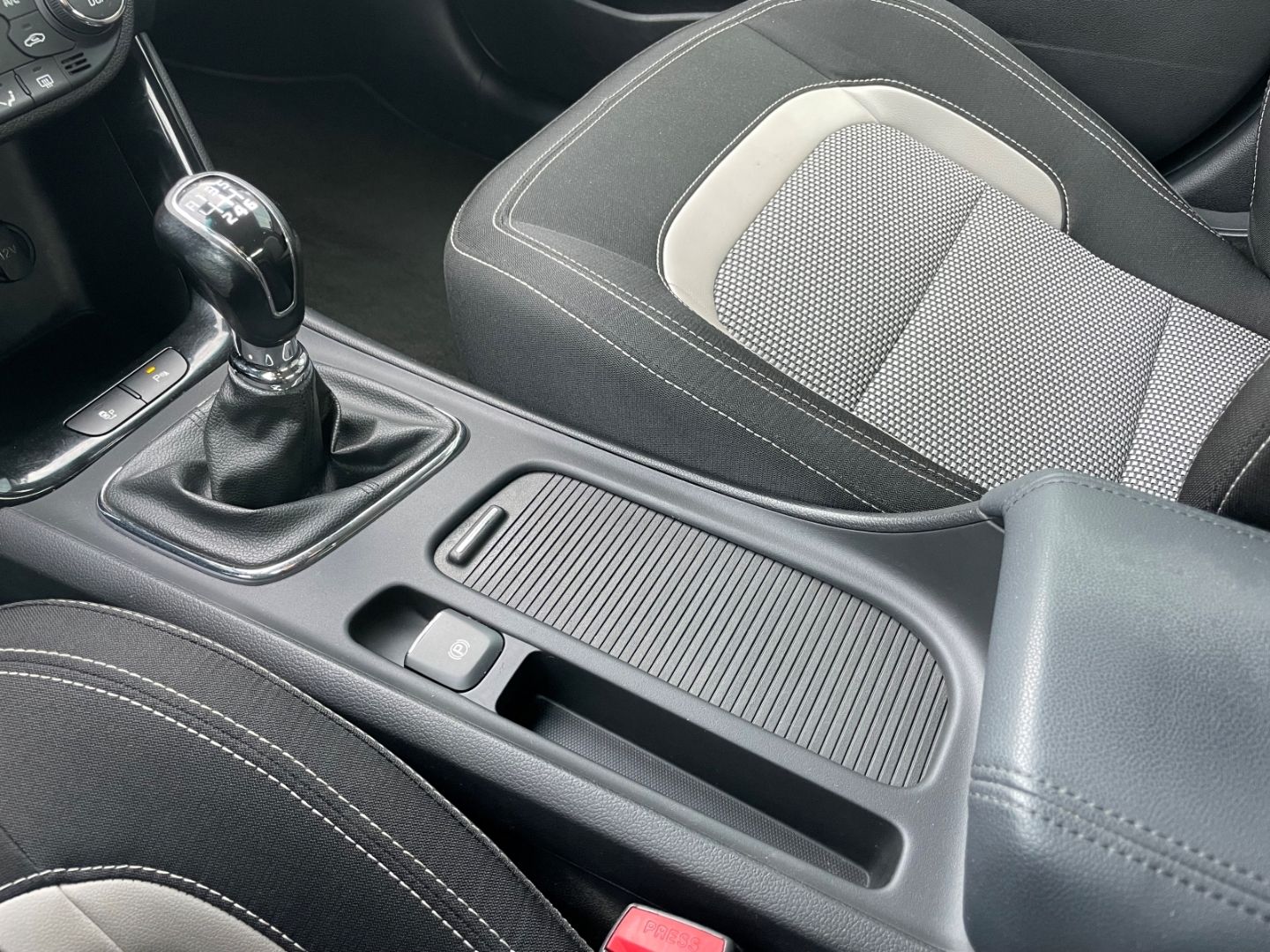 Fahrzeugabbildung Kia Ceed_sw Spirit Kamera totWinkAss SpurhalteAss